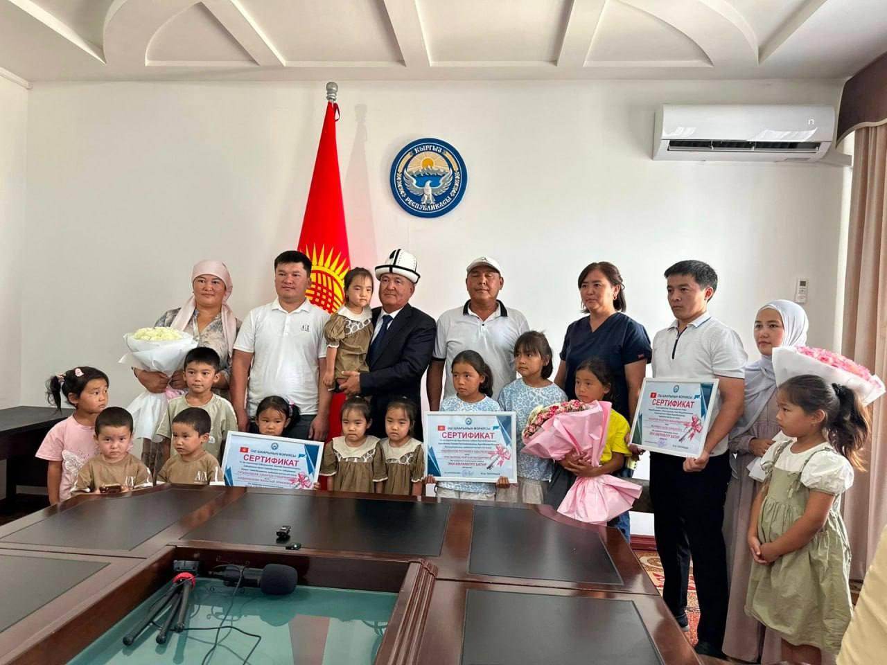 Оштун мэри үч эм төрөлгөн үч үй-бүлөгө батир берди&nbsp;
&nbsp;