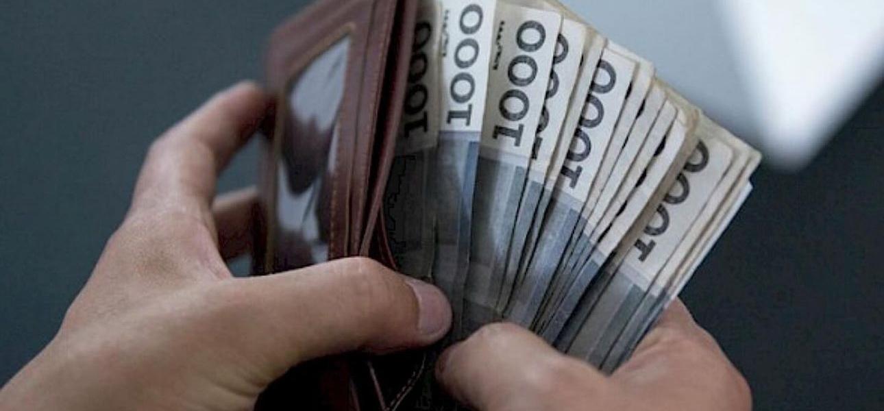 В Кыргызстане размер средней зарплаты составил 34 тыс. 710 сомов