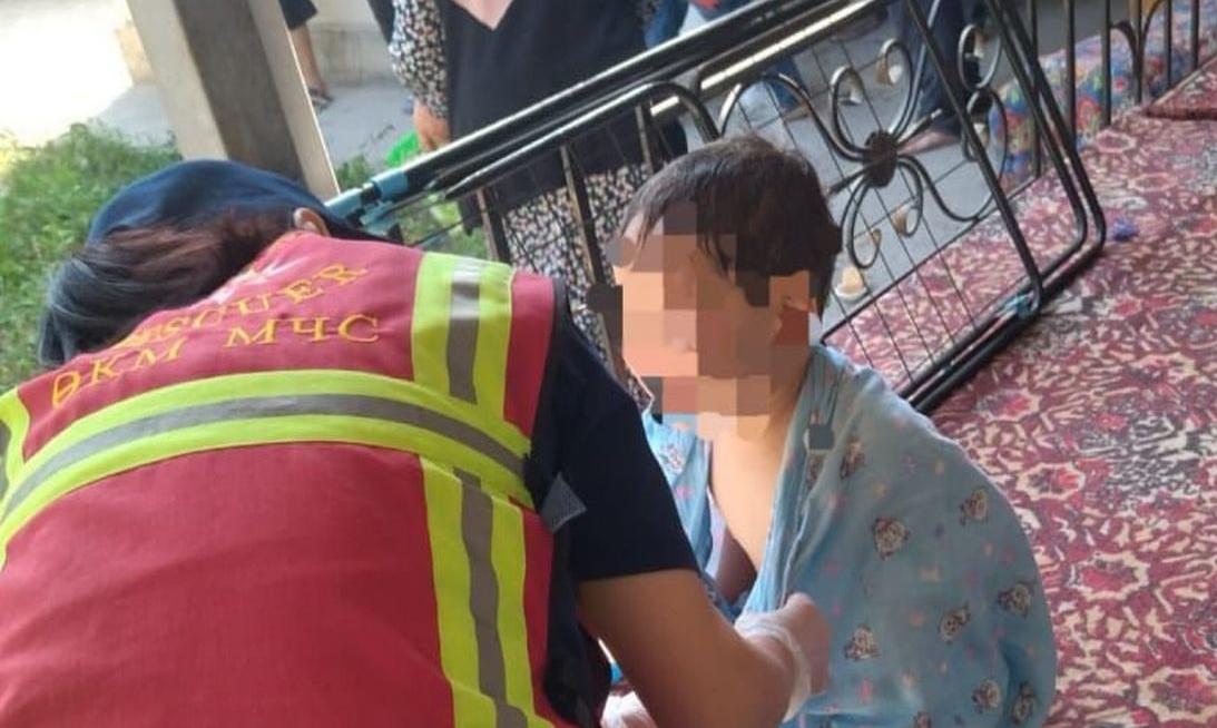 В Бишкеке спасли ребенка, упавшего в яму туалета&nbsp;