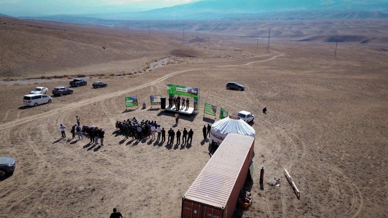 Күн панелдери астына клубника да өстүрөбүз. Баткенде уникалдуу "Агровольтайка" долбооруна старт берилди. 
&nbsp;